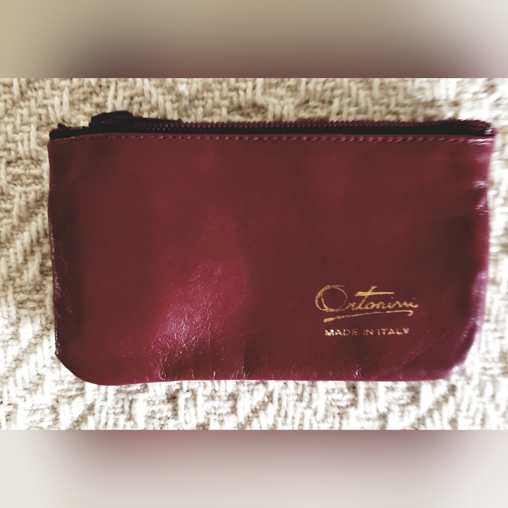 VINTAGE ORTONINI BURGUNDY/BROWN LEATHER KEY/ COIN HOLDER. MADE IN ITALY.